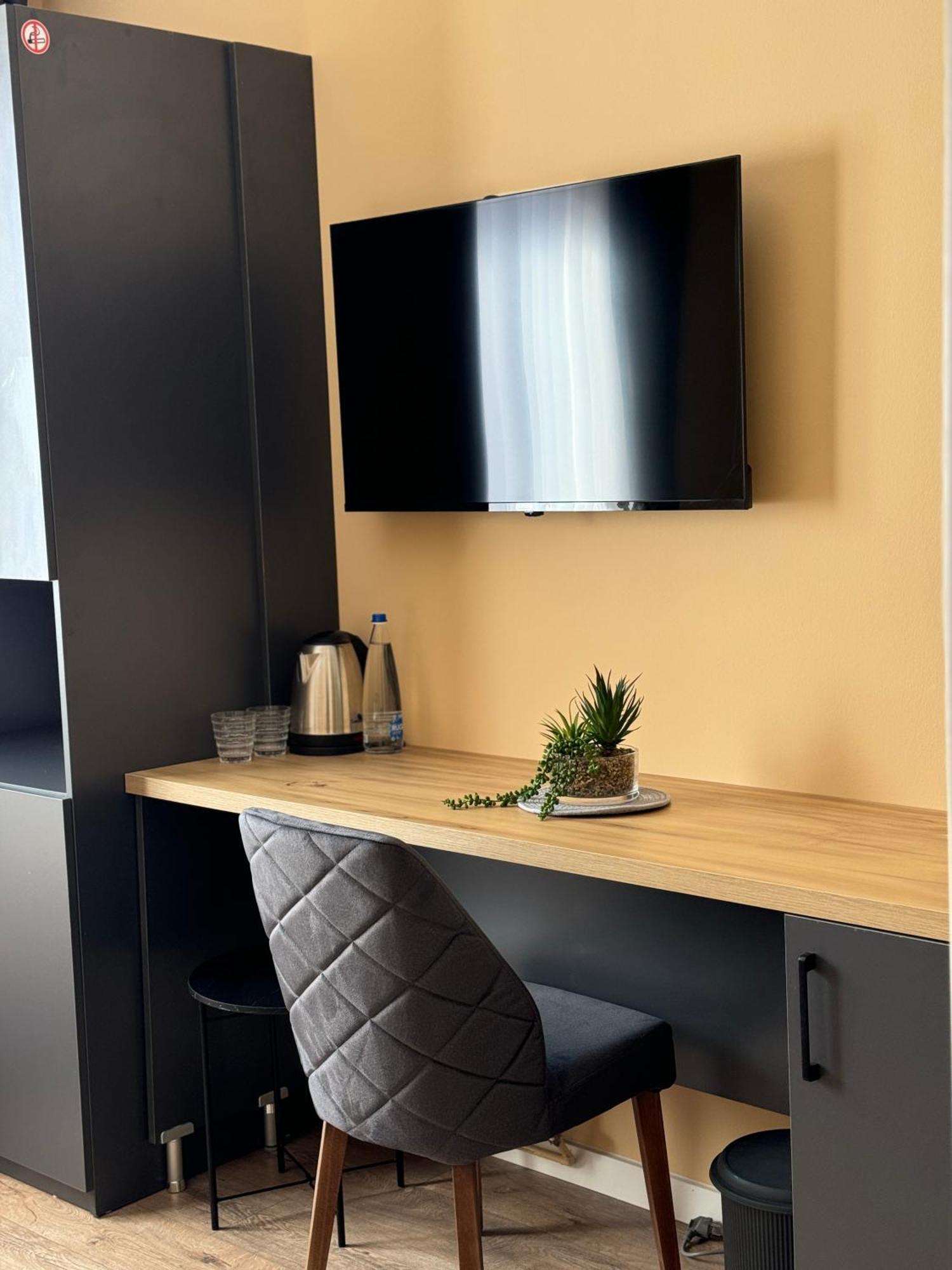 Midtown Prishtina Stays - Central Location Prishtine Bagian luar foto