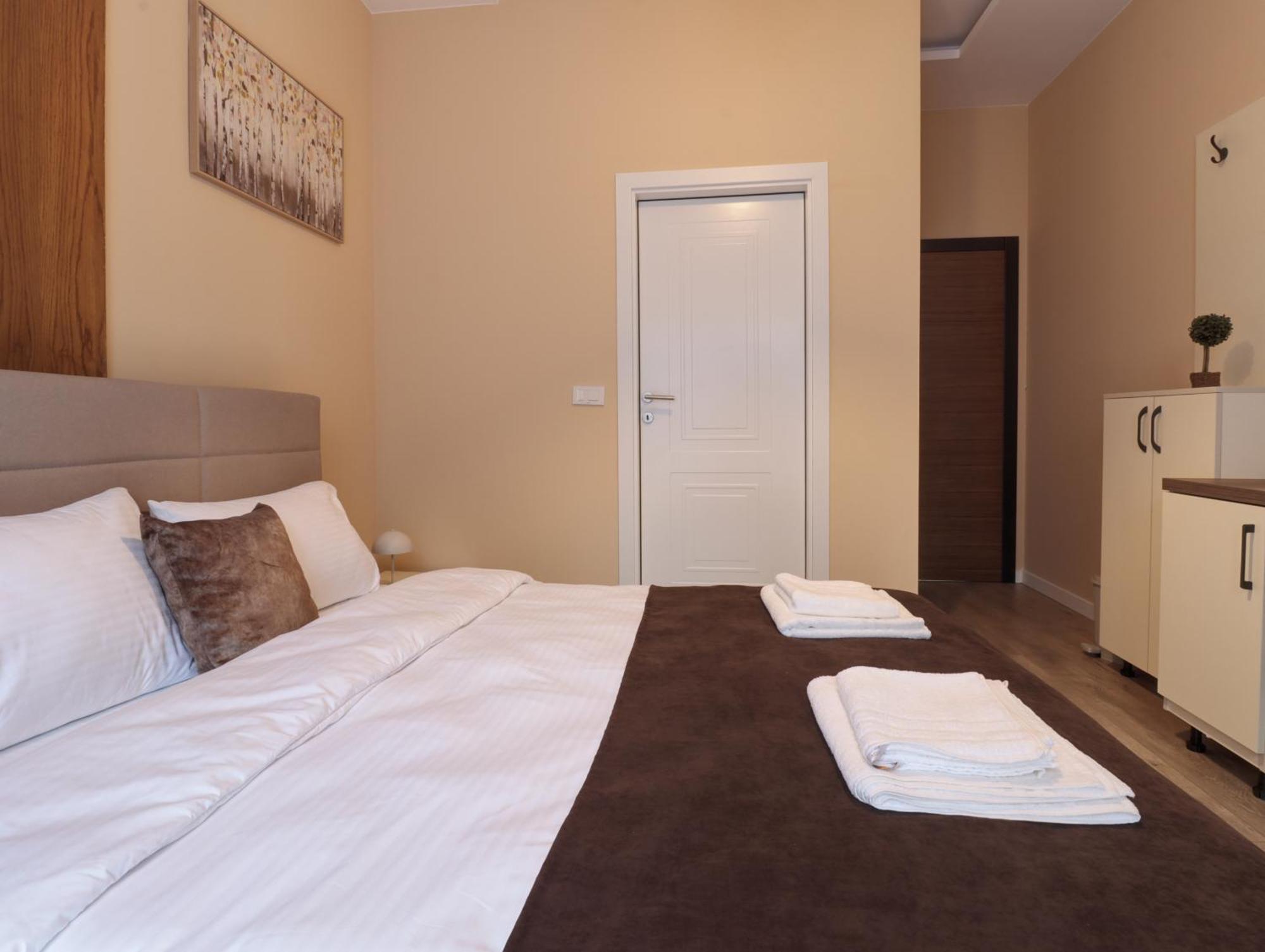 Midtown Prishtina Stays - Central Location Prishtine Bagian luar foto