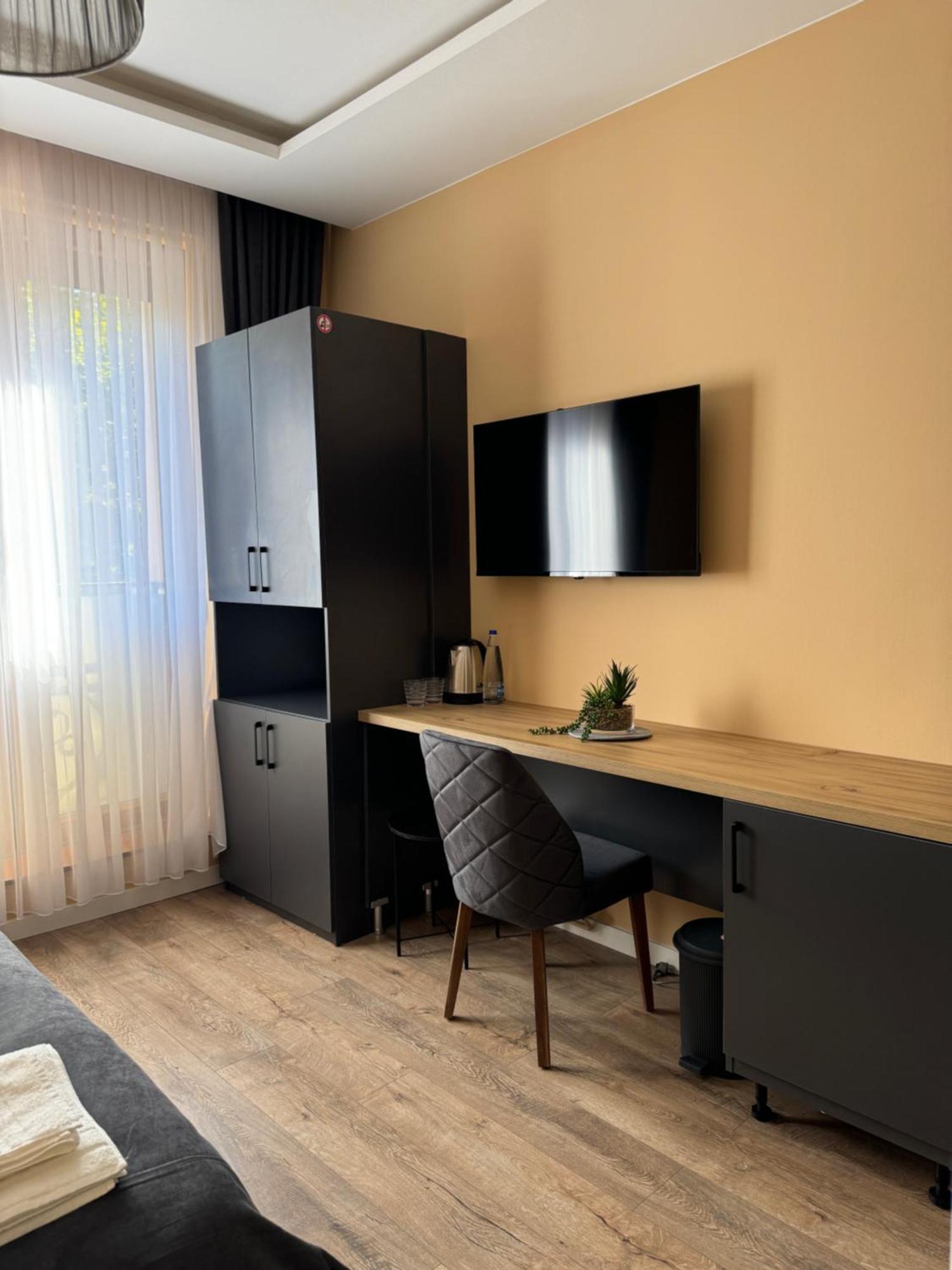 Midtown Prishtina Stays - Central Location Prishtine Bagian luar foto