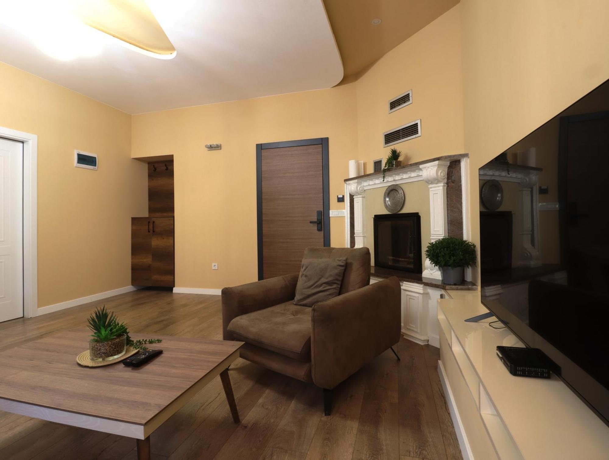Midtown Prishtina Stays - Central Location Prishtine Bagian luar foto