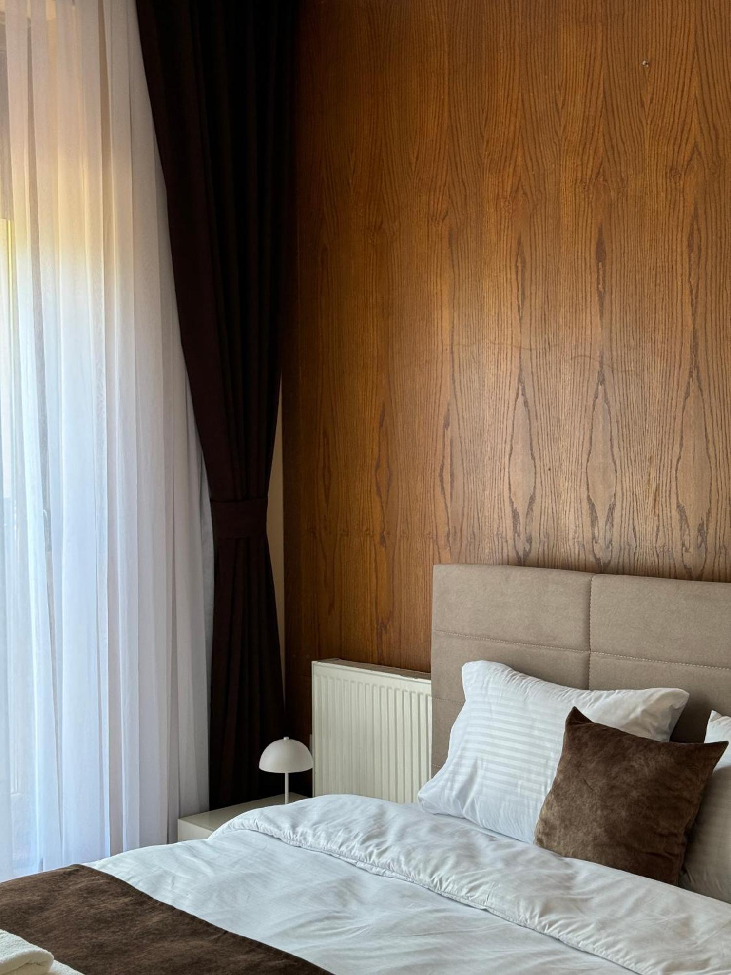 Midtown Prishtina Stays - Central Location Prishtine Bagian luar foto