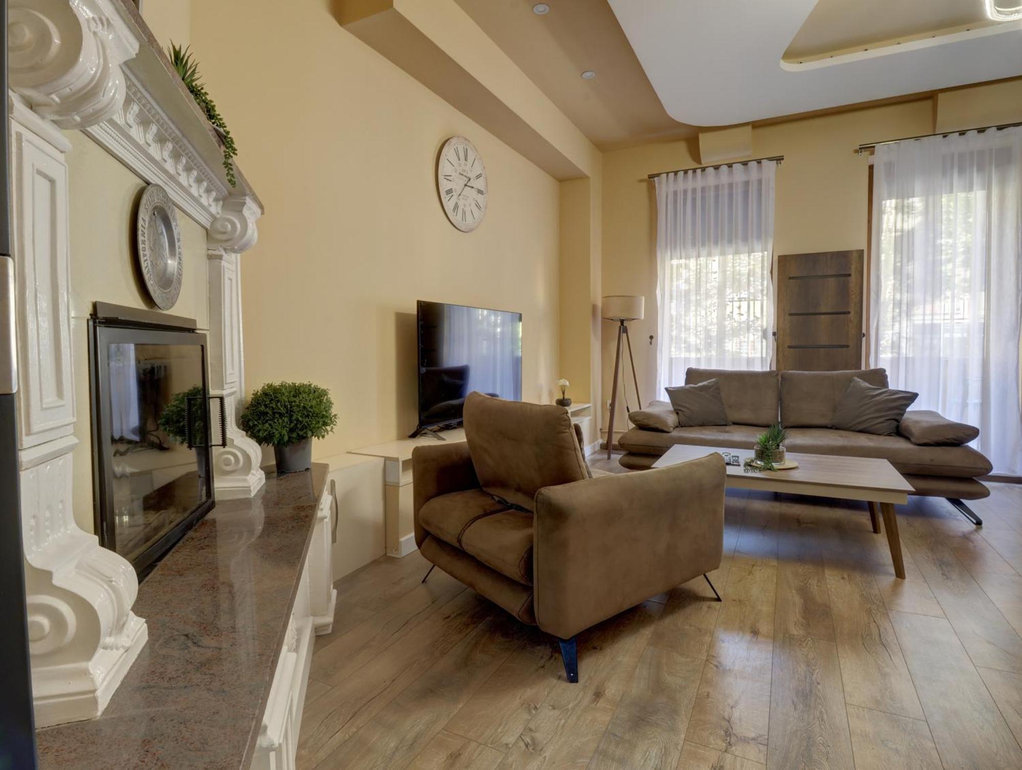 Midtown Prishtina Stays - Central Location Prishtine Bagian luar foto