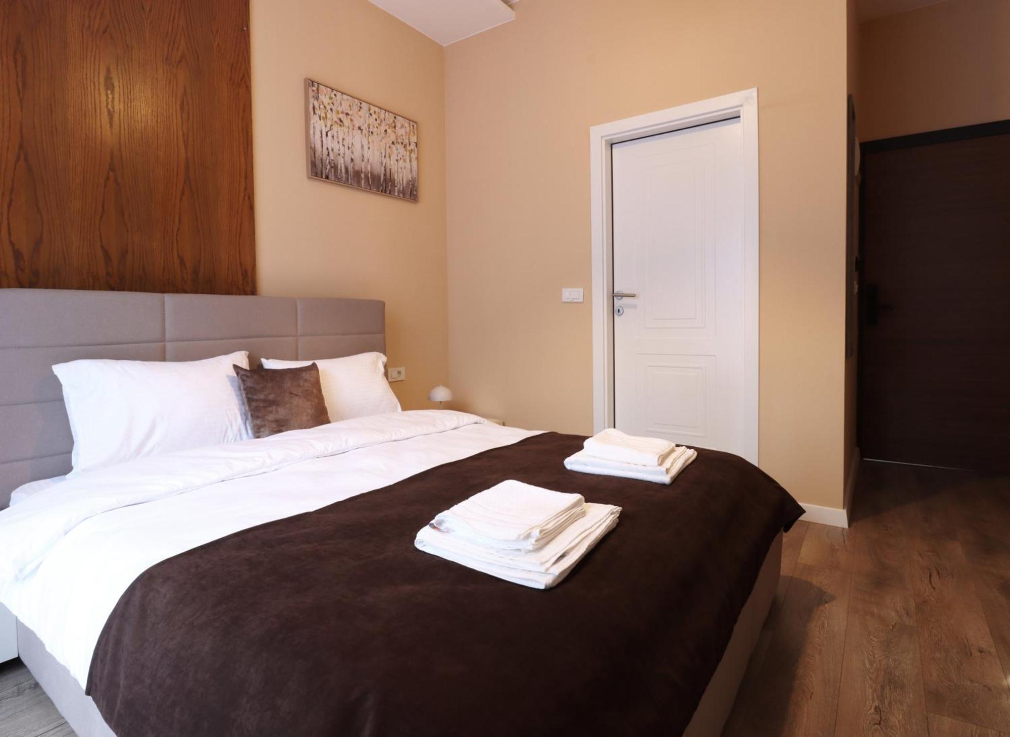 Midtown Prishtina Stays - Central Location Prishtine Bagian luar foto