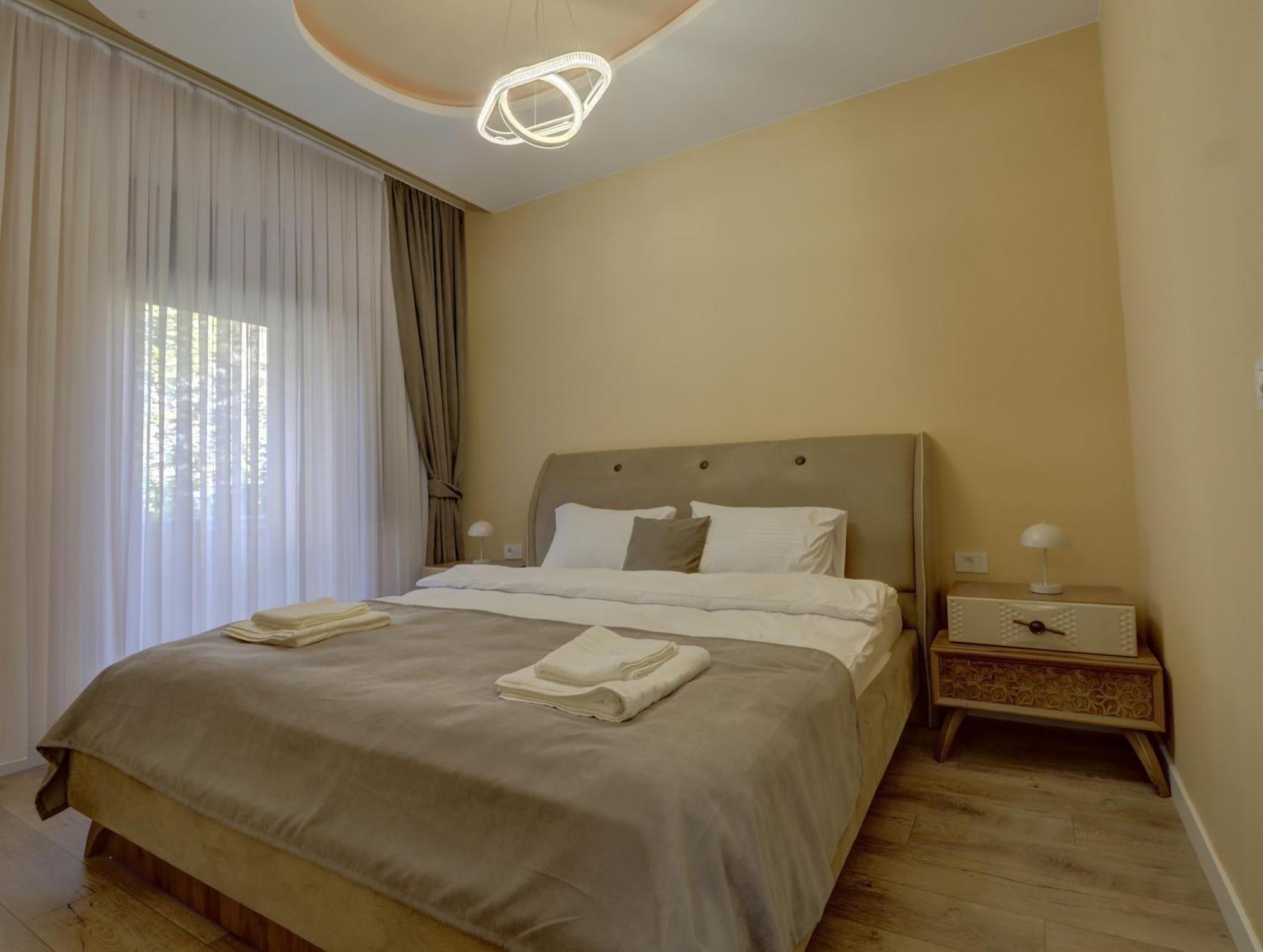 Midtown Prishtina Stays - Central Location Prishtine Bagian luar foto