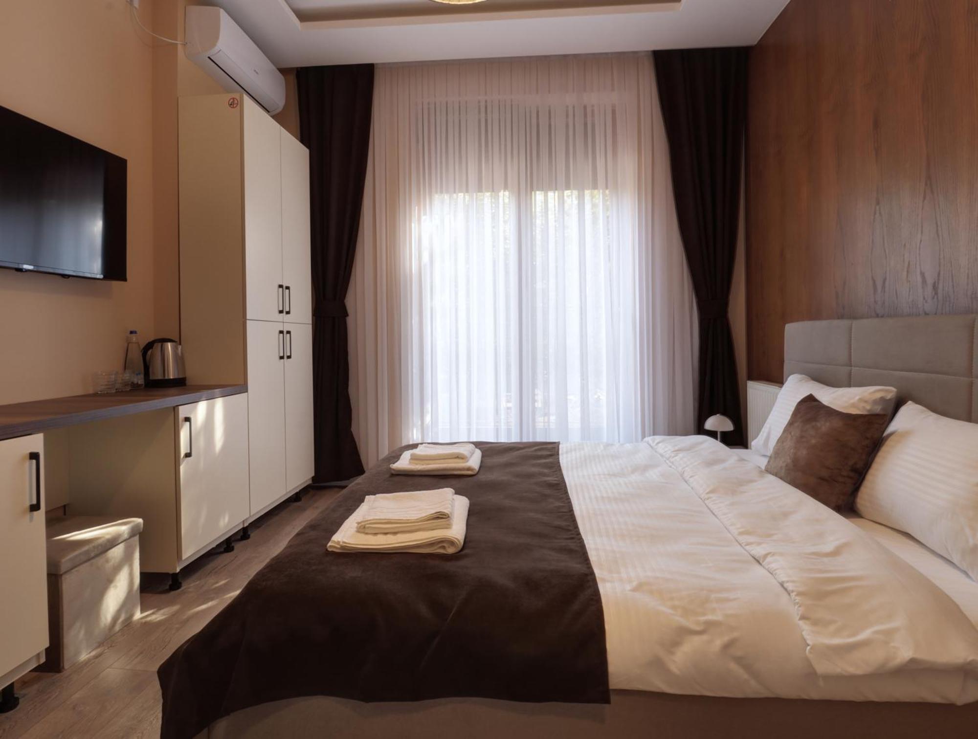 Midtown Prishtina Stays - Central Location Prishtine Bagian luar foto
