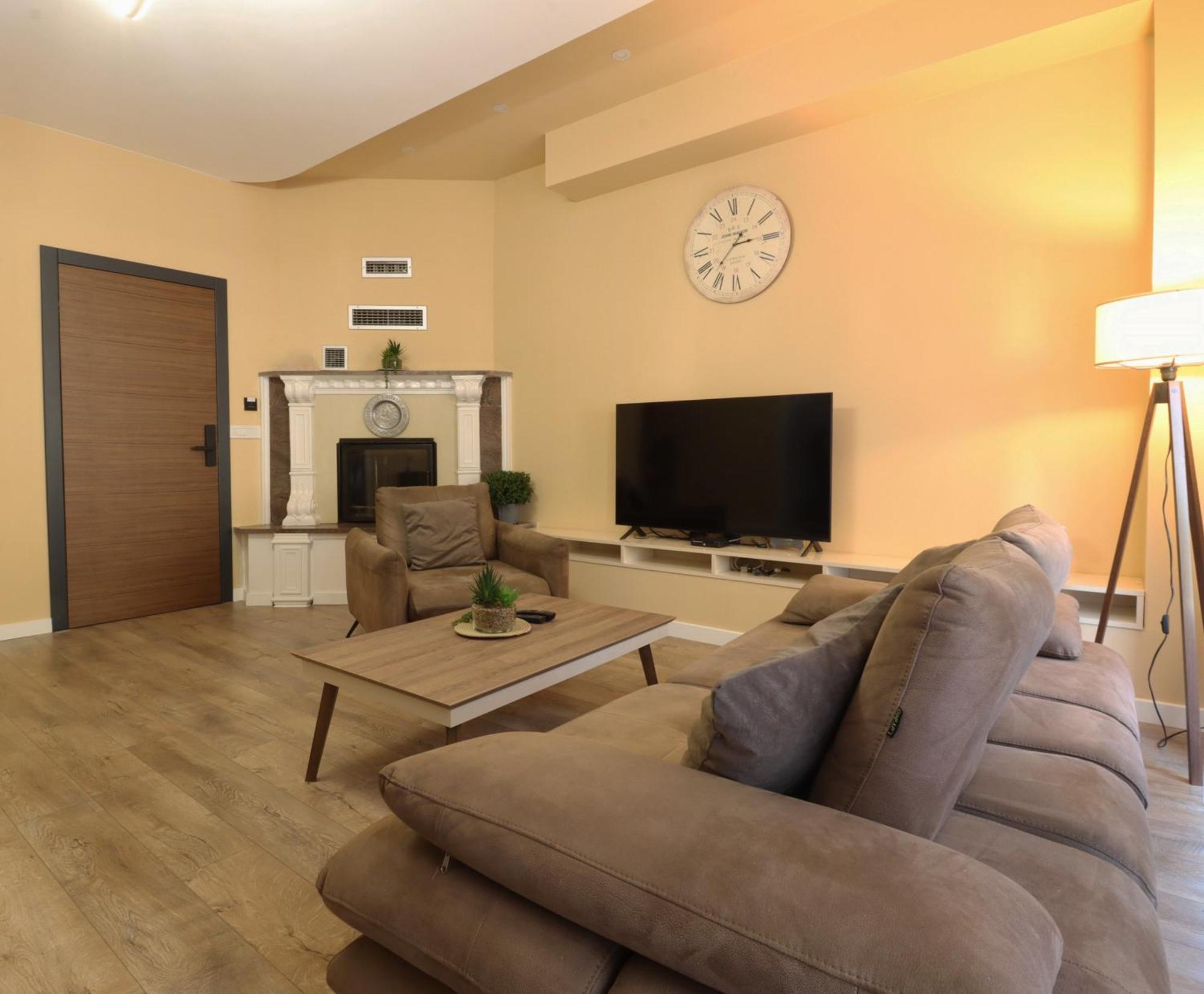 Midtown Prishtina Stays - Central Location Prishtine Bagian luar foto