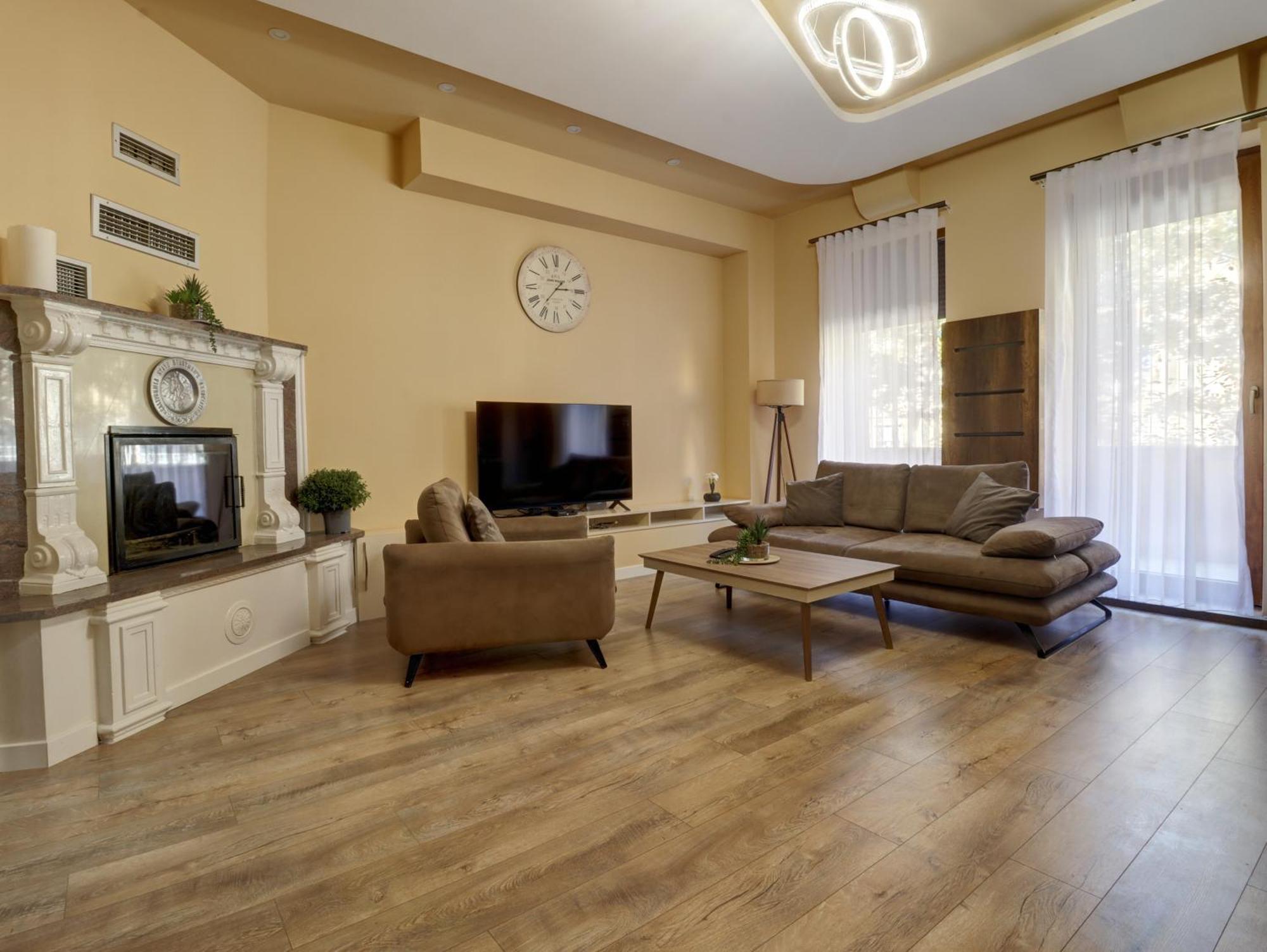 Midtown Prishtina Stays - Central Location Prishtine Bagian luar foto