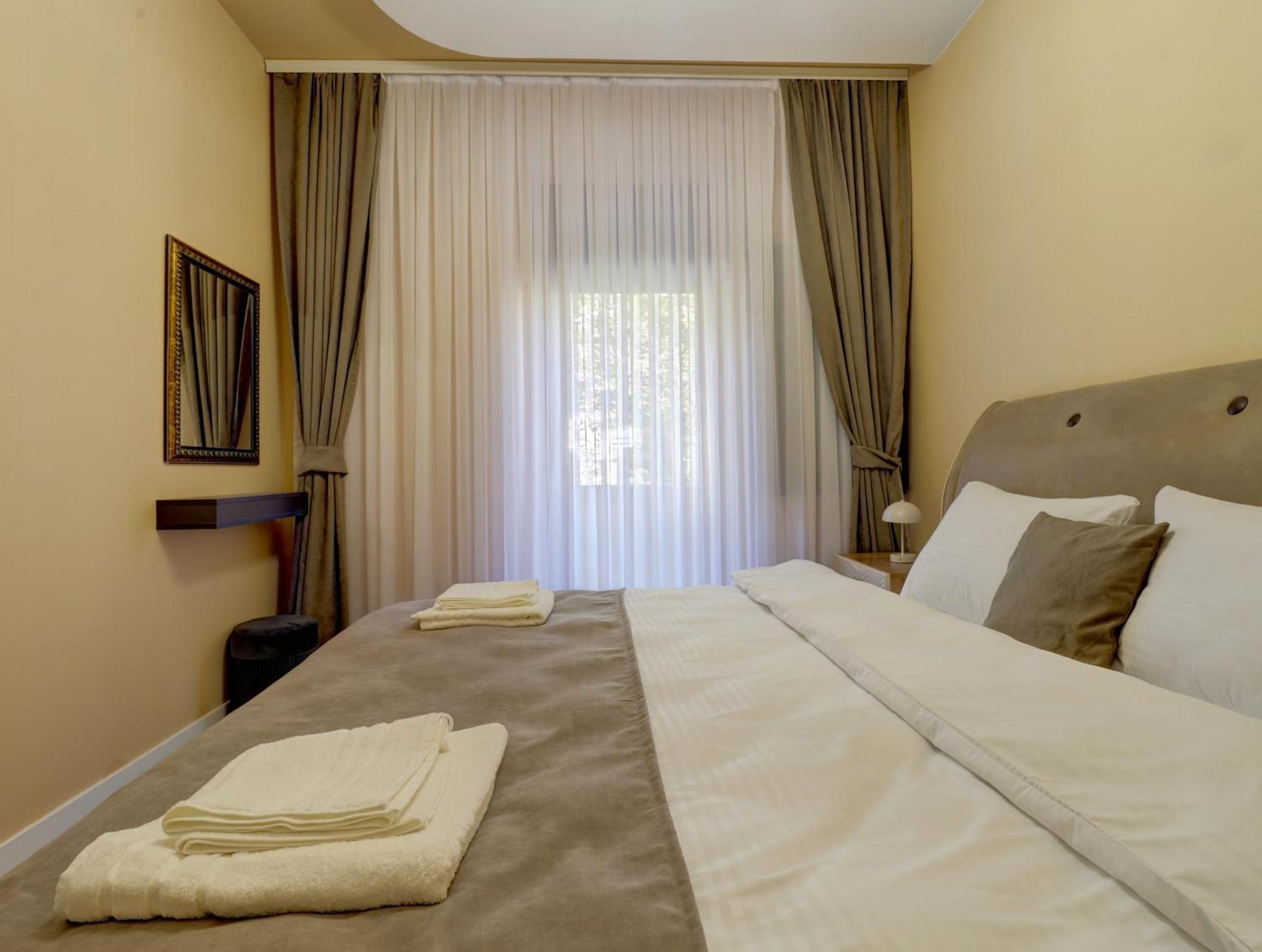 Midtown Prishtina Stays - Central Location Prishtine Bagian luar foto