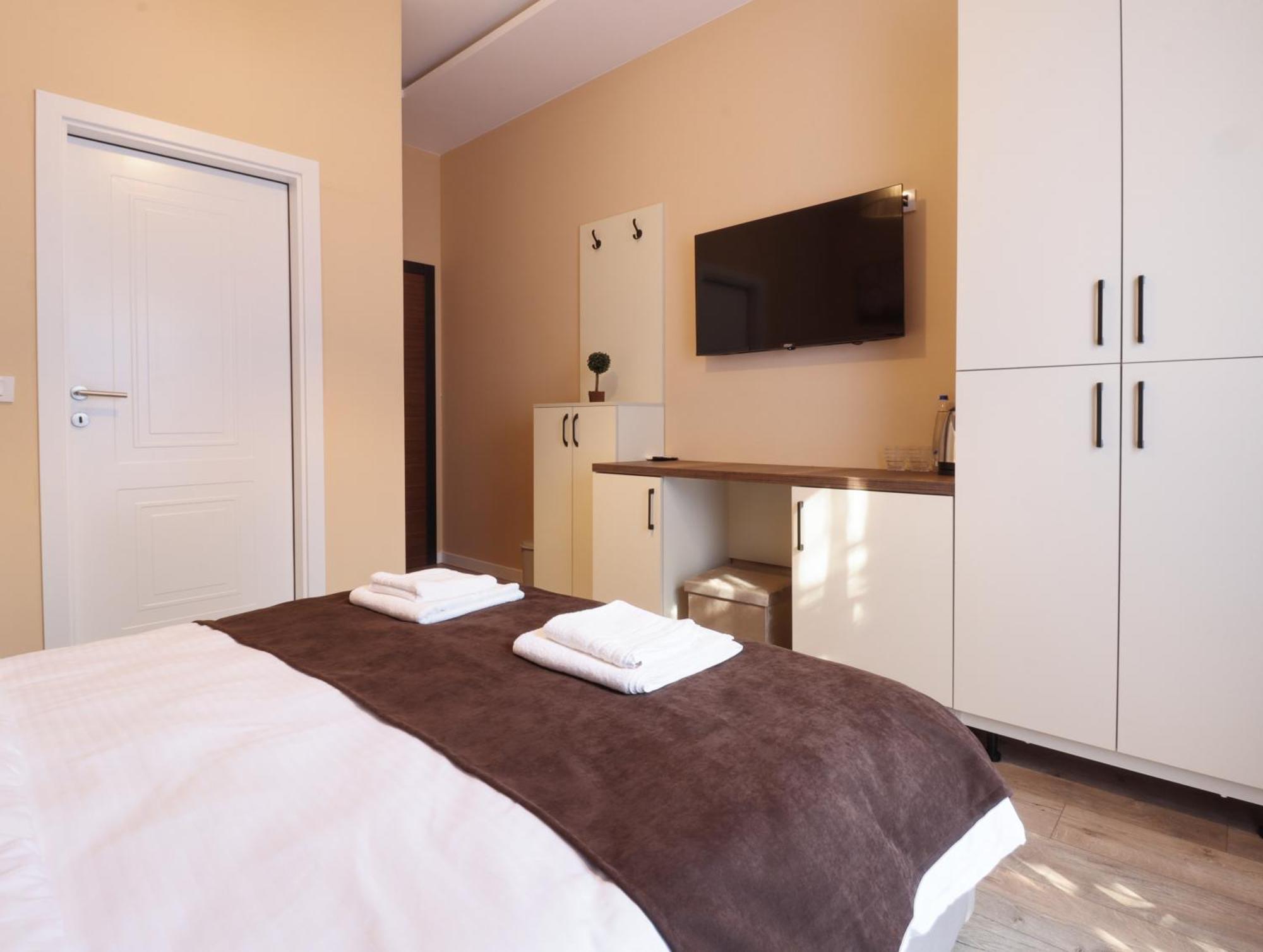 Midtown Prishtina Stays - Central Location Prishtine Bagian luar foto