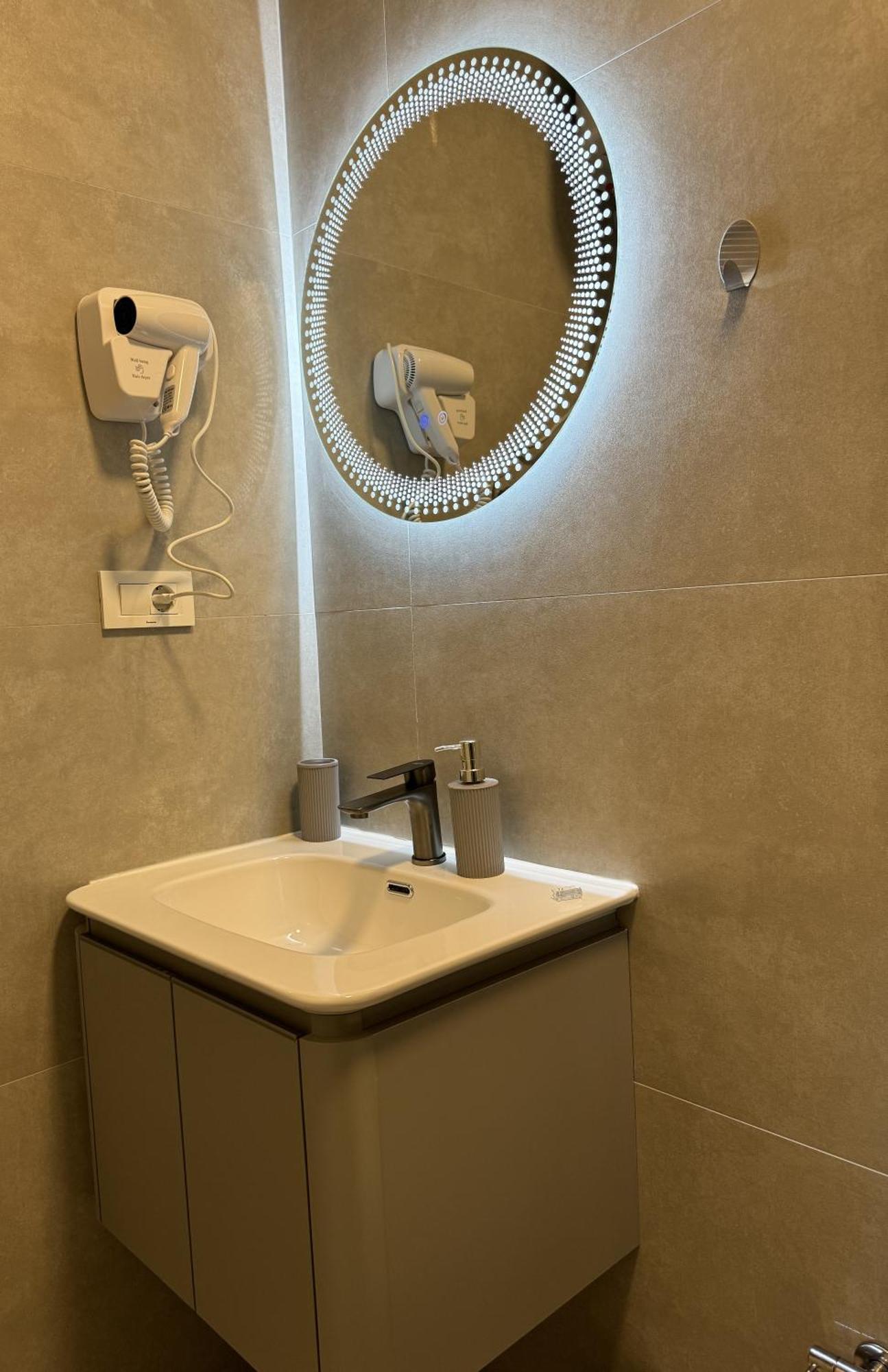 Midtown Prishtina Stays - Central Location Prishtine Bagian luar foto