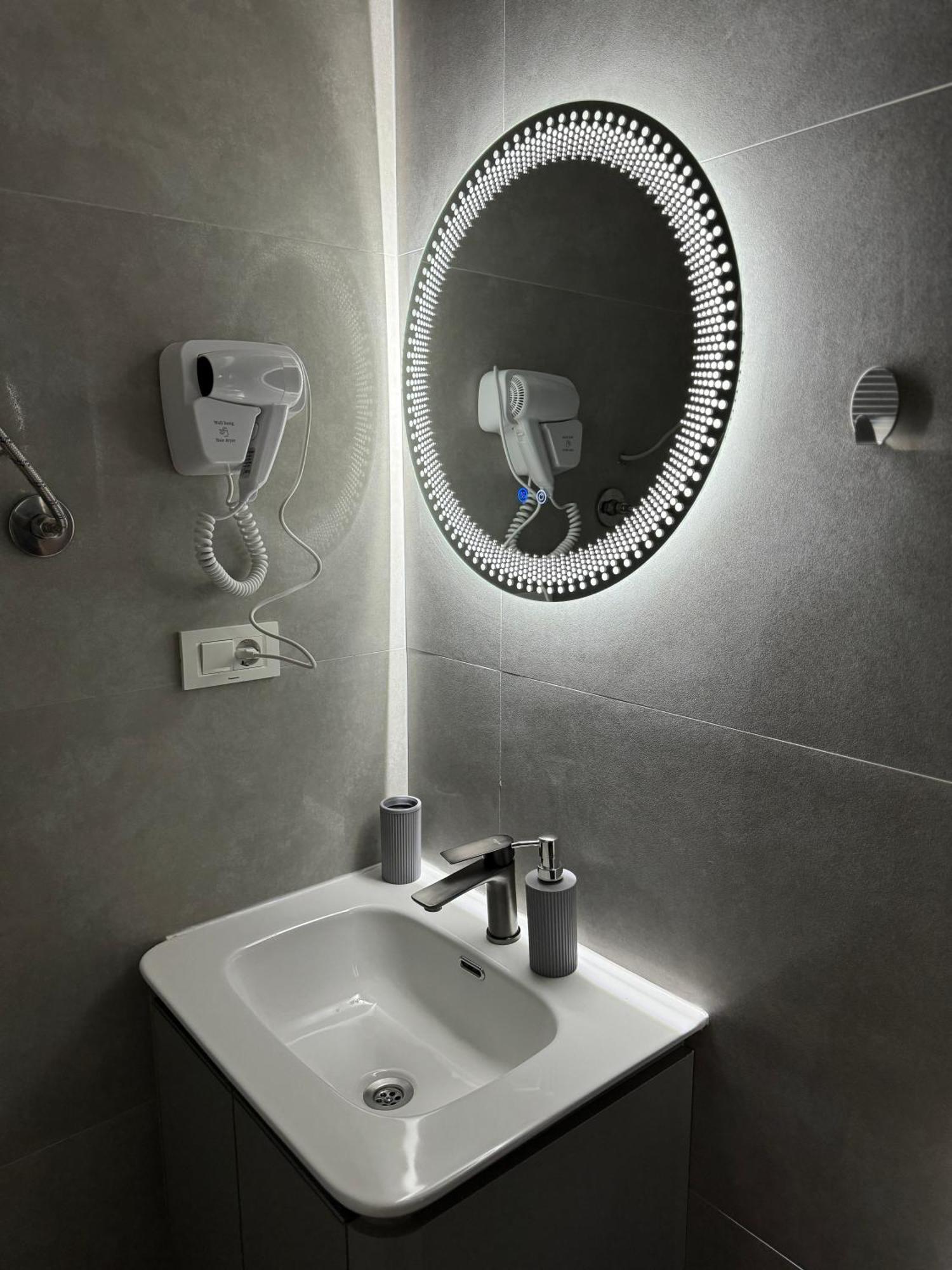 Midtown Prishtina Stays - Central Location Prishtine Bagian luar foto